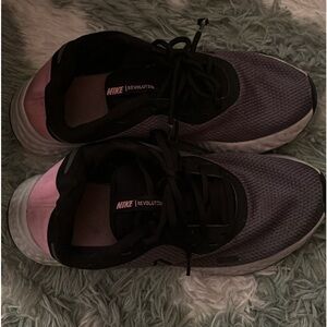 Nike Revolution Women’s Size 8.5
